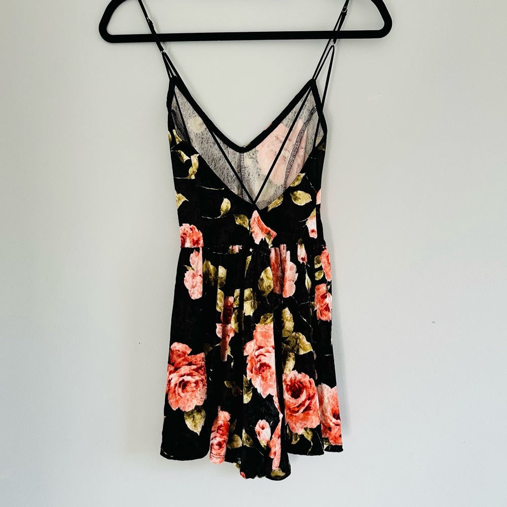 ❗❗️3/$15❗️❗IVY & MAIN Velvet Floral Womens Romper - Picture 2 of 6